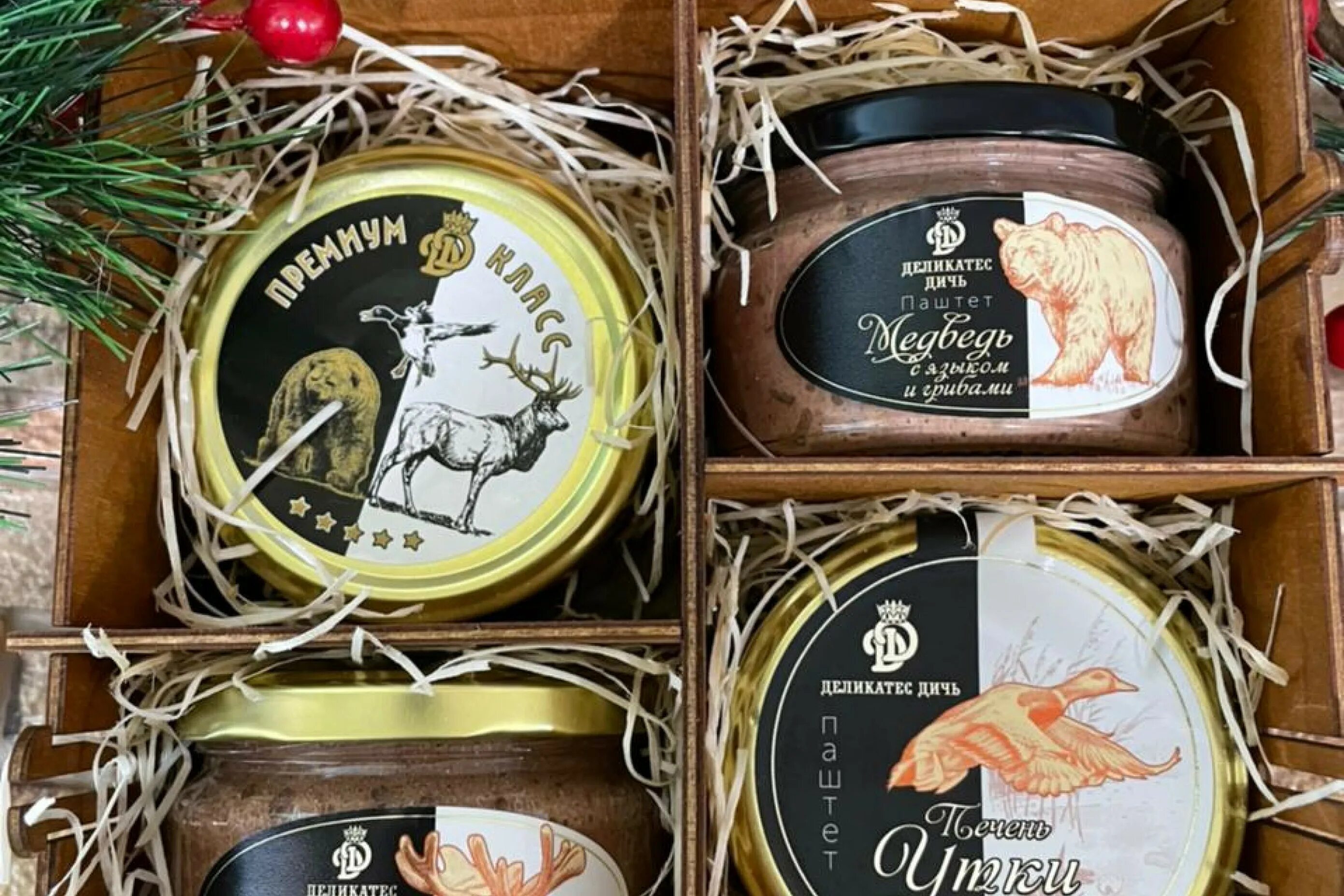 Набор паштетов деликатес дичь. Подарочный бокс из скандинавии. Набор паштетов деликатес дичь подарочный. Подарочный набор "с дичью". Набор паштетов.