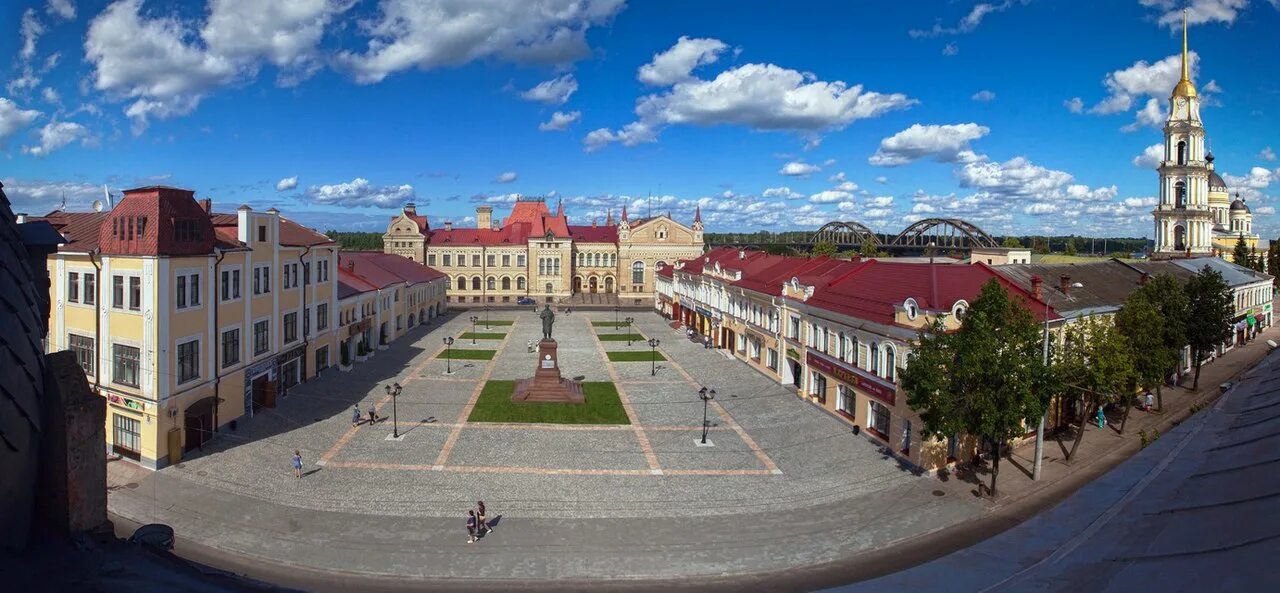 Площадь рыбинского. Город Рыбинск красная площадь. Рыбинск площадь. Рыбинск площадь центр. Рыбинск красная площадь реконструкция.