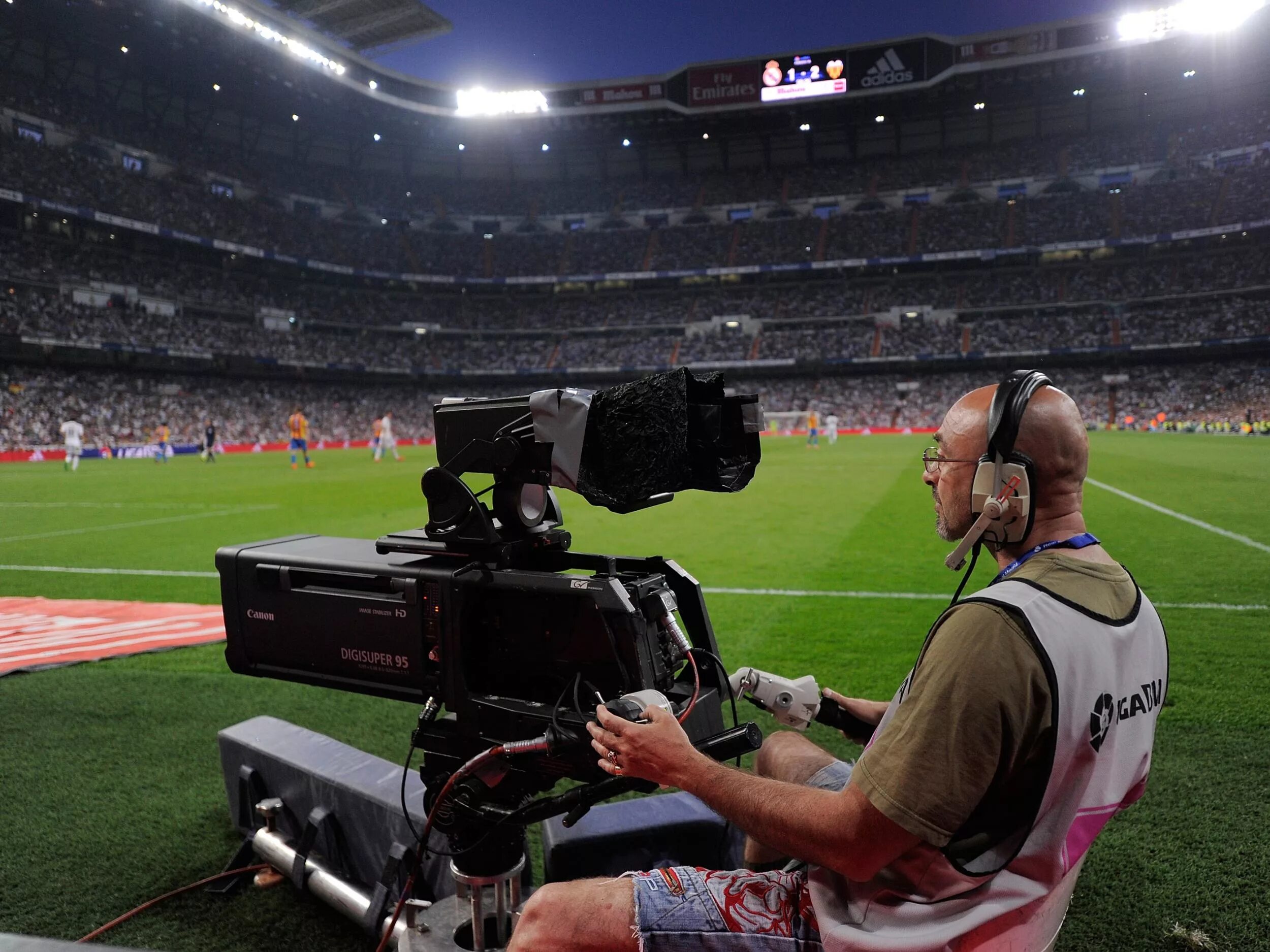 Sky sport live streaming. Стрим спорт. Sport streaming. La Liga Broadcast. Sporting event Camera.