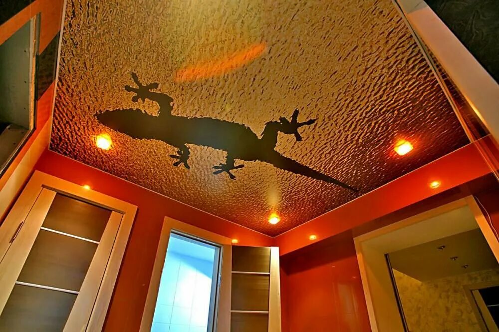 Необычные натяжные потолки. Натяжные потолки фотогалерея. Натяжные потолки с рисунком. Красивые натяжные потолки. Натяжные потолки.