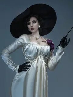 Lady alcina dimitrescu