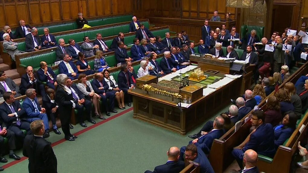 Что исполняет парламент. Нижняя палата парламента великобритании. палата общин великобритании. заседание палаты общин великобритании. парламент англии палата общин.