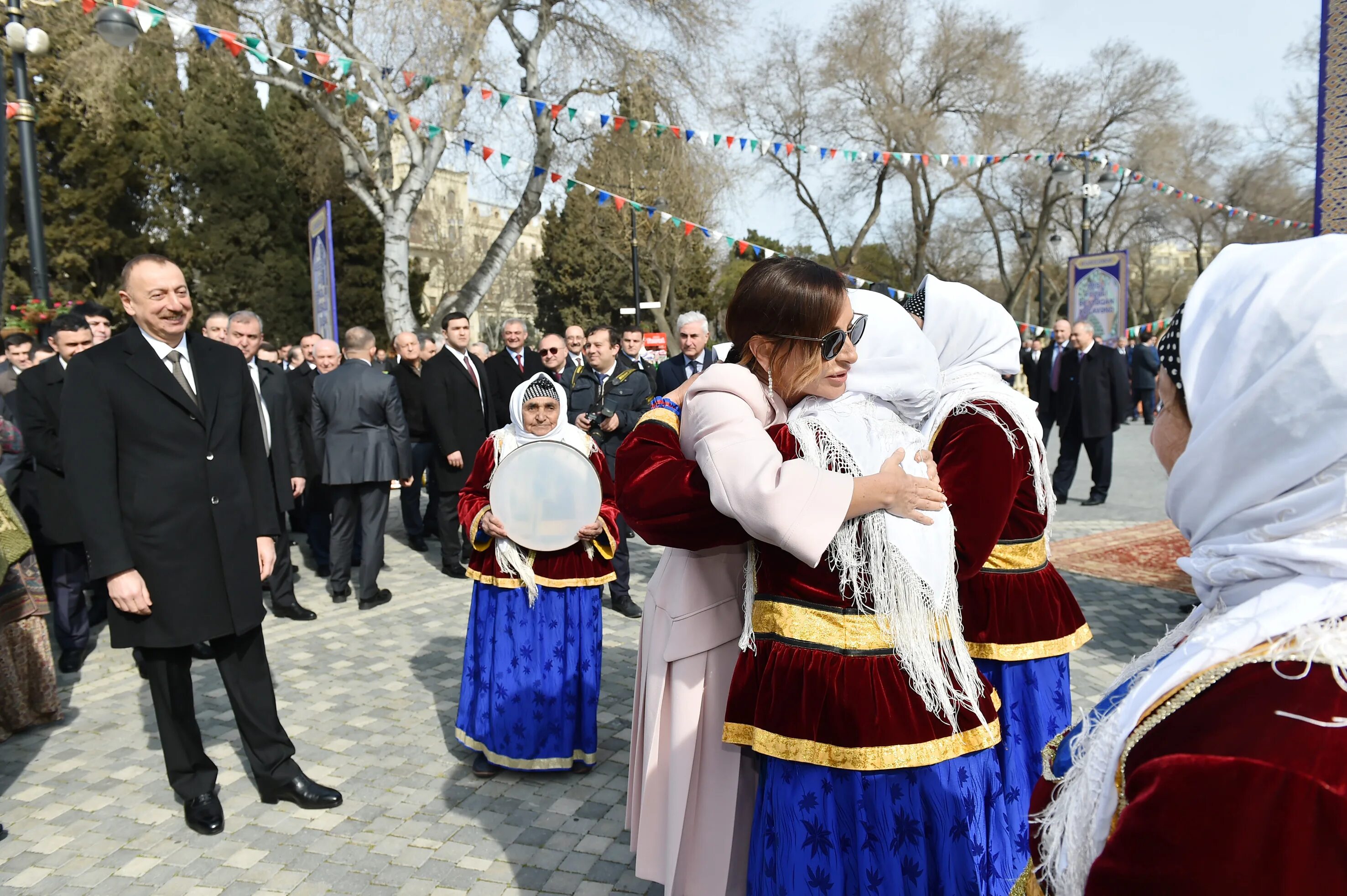 Новруз байрам Баку. Праздник Навруз в Азербайджане. Тонгал Новруз. Праздник у азербайджанцев сегодня