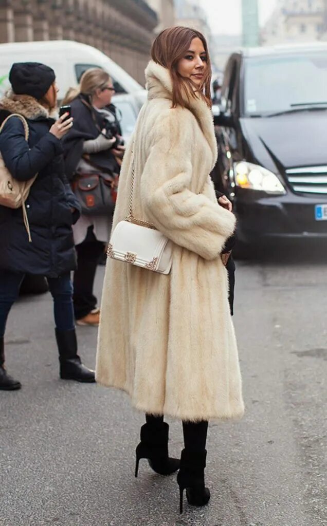 Сапоги под полушубок. Шуба коричневая. Шуба норковая fur fashion industry. Норковая шуба песочного цвета. Шуба коричневая.