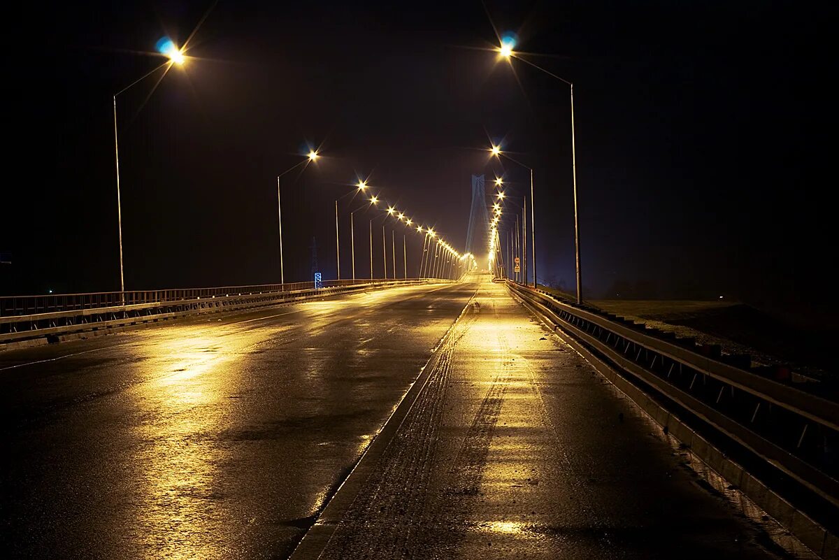 В темное время суток и в пасмурную. Муром мост ночь. Ночной мост Муром. Муромский мост ночью. Дорога ночью.
