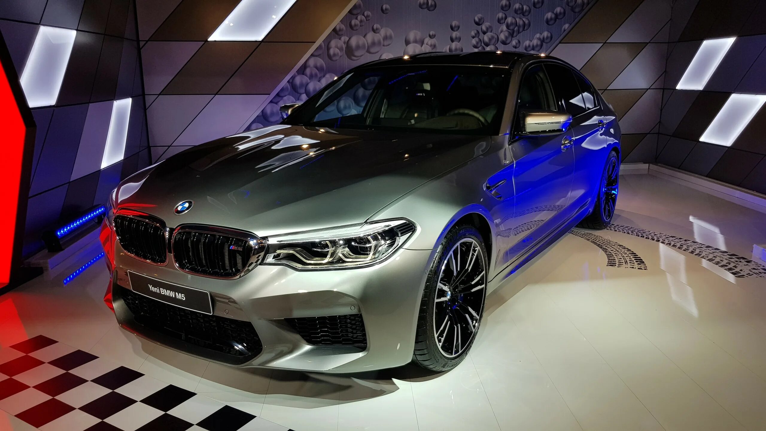 Новая бмв м5 ф90 компетишн. БМВ м5 ф90. BMW m5 f90 Competition. BMW m5 f90 Золотая. BMW m5 f90 2015.