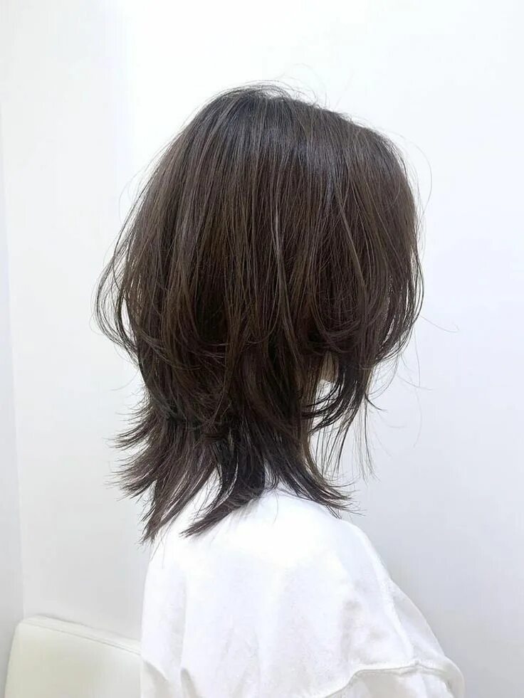 Женская прическа wolf cut