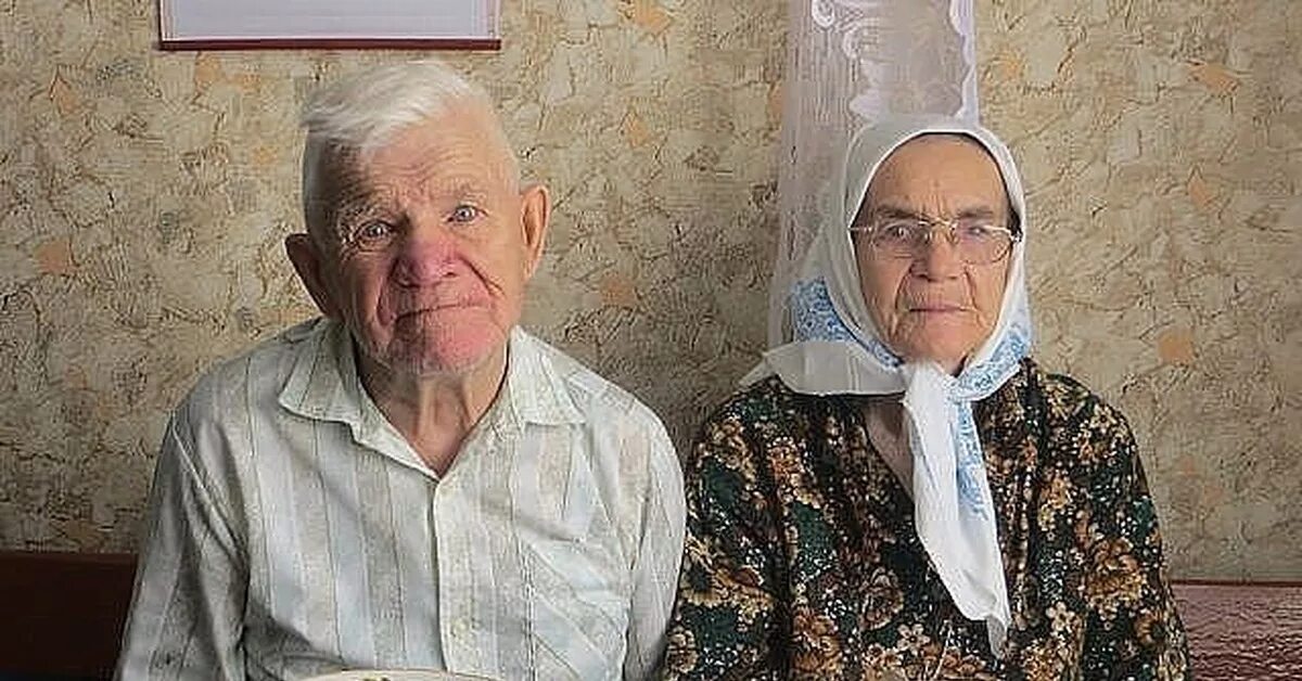 Дедушка бабушка жили. Бабушка и дедушка. русские бабушка и дедушка. бабуля и дедуля. бабушка и дедушка картинки.