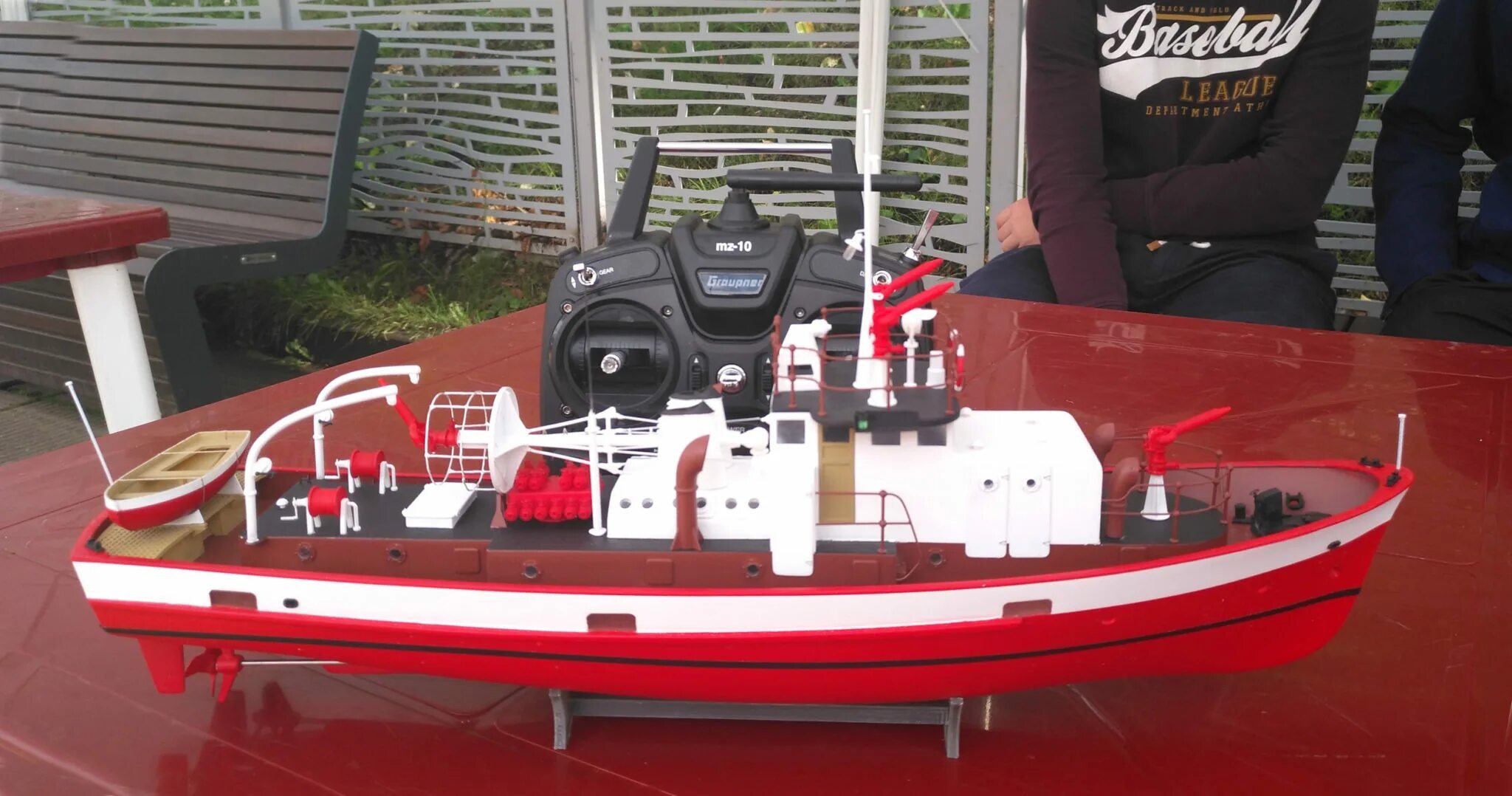 Chris craft катер. 6 весельный вельбот модель. Revell патрульный катер. Пожарный катер маяк. Пожарный катер 14157.