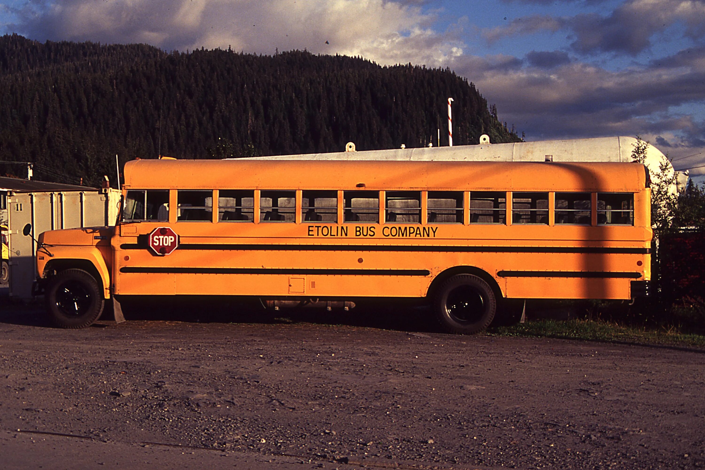 Аляска 80 годов. GMC 6000 School Bus 1969. Школьный автобус на Аляске 1930. Alaska 80.