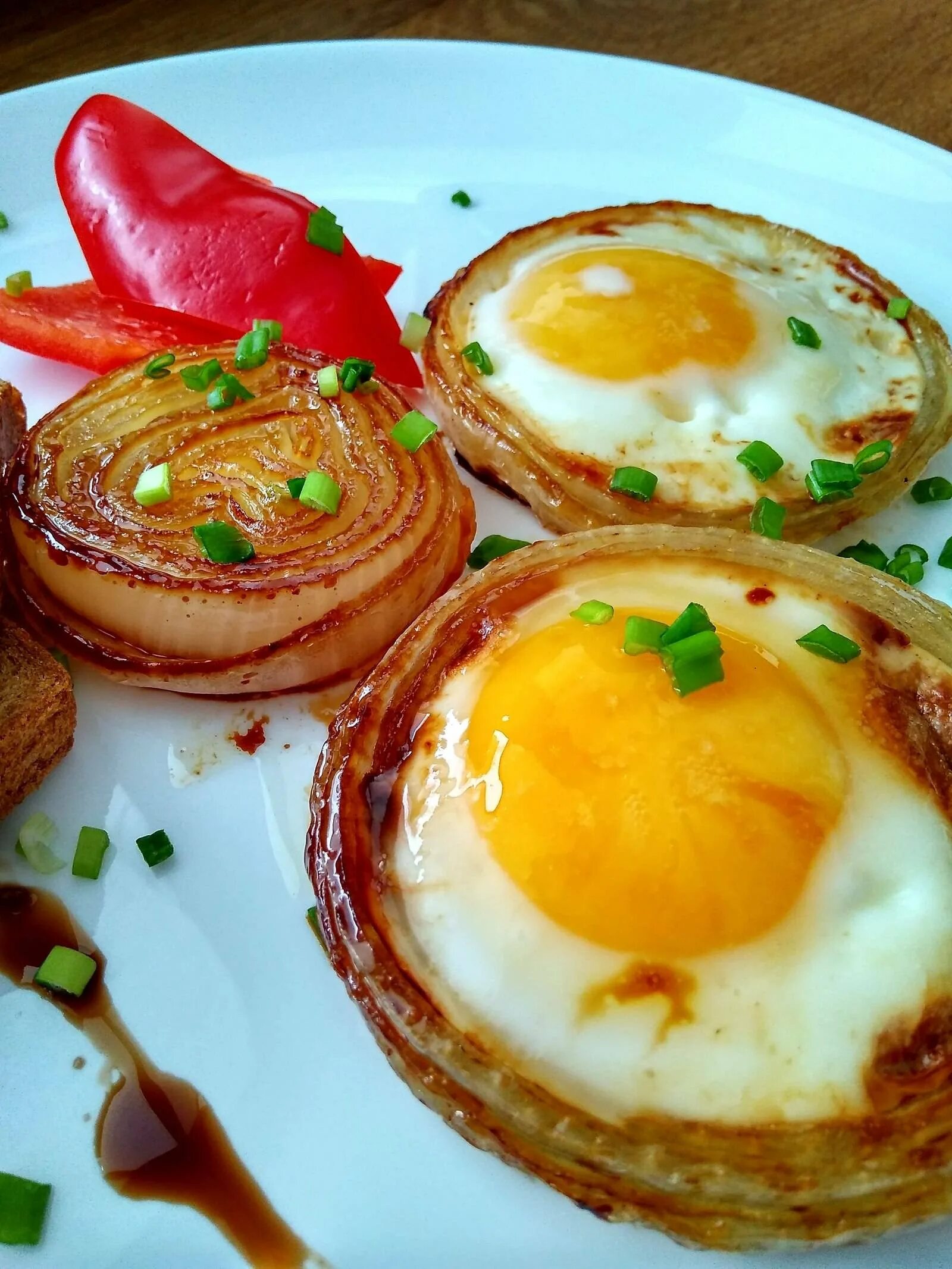 Блюда на завтрак быстро и вкусно рецепты. Вкусный завтрак. завтрак из яиц. красивая яичница. необычный завтрак из яиц.