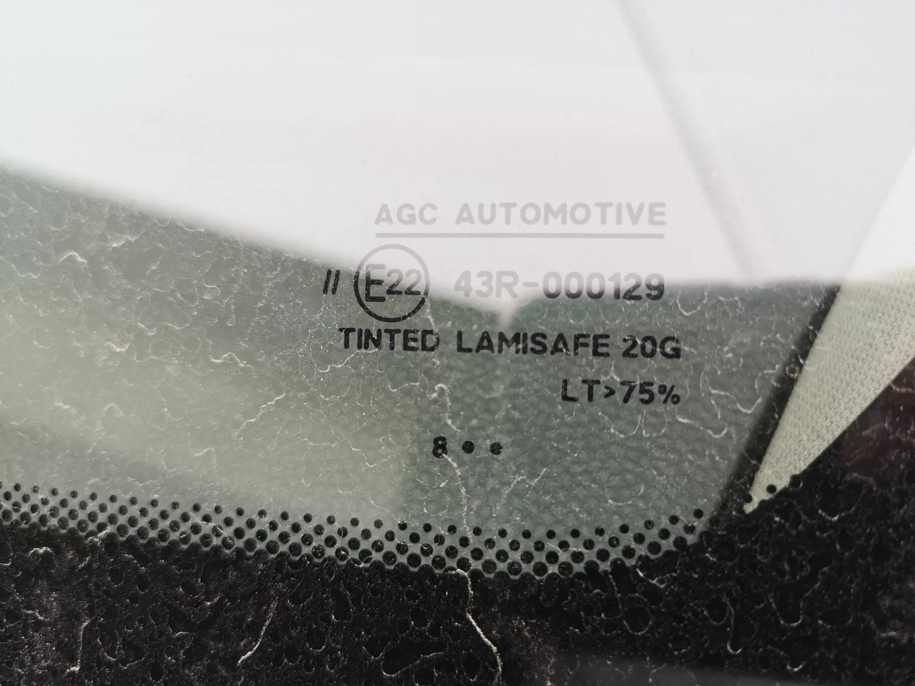 чем отличается оригинальное стекло от