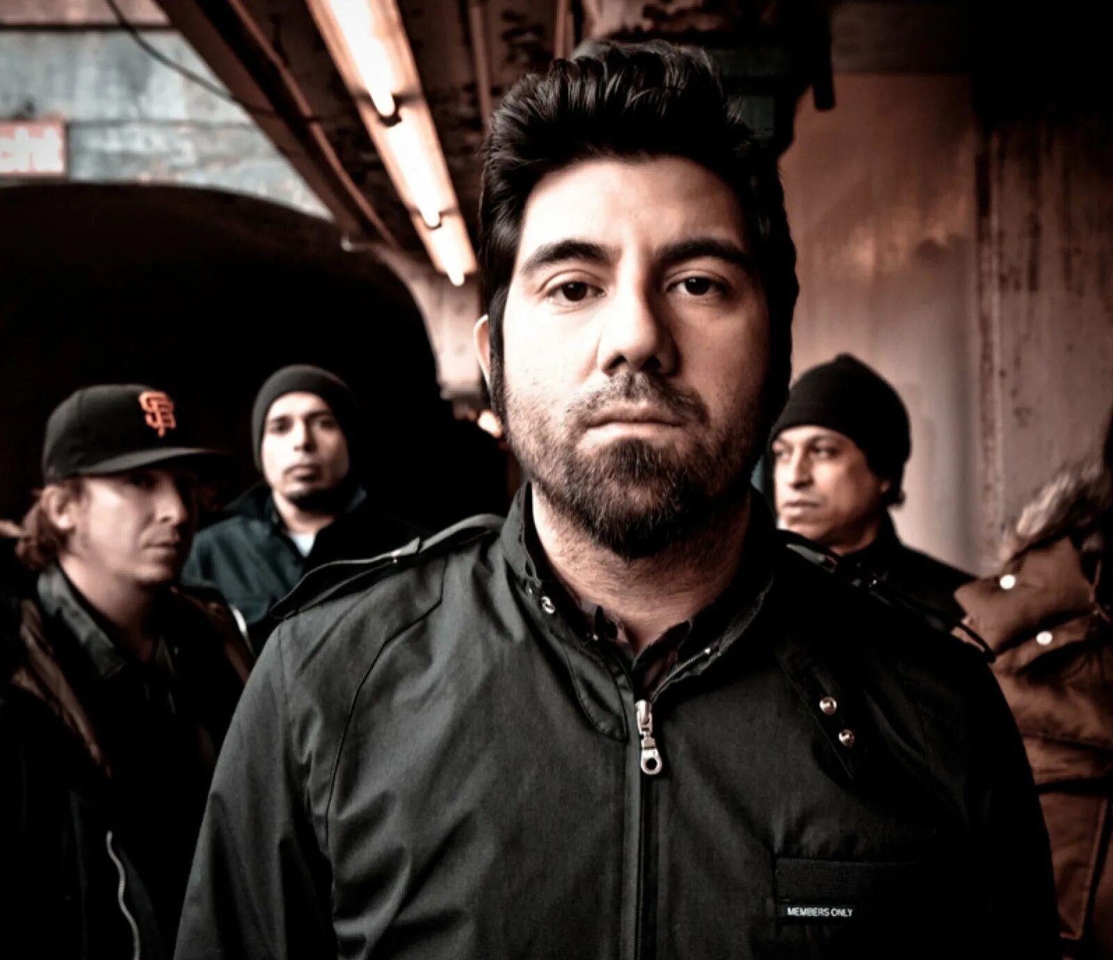 Группа deftones слушать. Чи ченг дефтонс. чино морено 1995. вокалист дефтонс. deftones 2025.