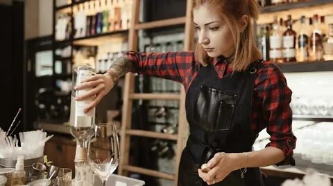 Официантка в моем баре