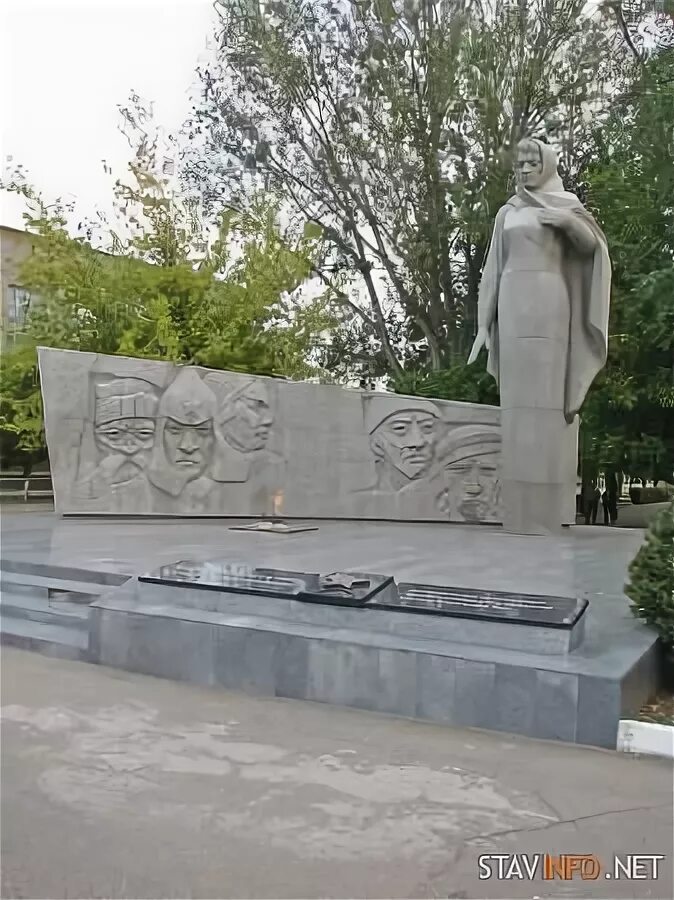Буденновск комсомольский. Буденновск комсомольский. Больница в буденновске мемориалы. Буденновск. Кафе сим-сим гордеевская.