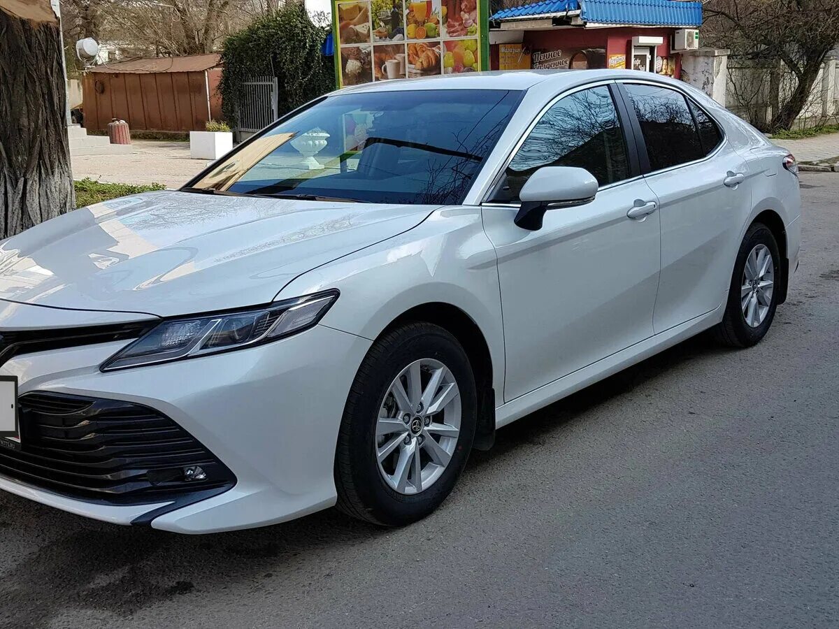 5. Тойота камри 55 2019. Тойота камри 2020 белая. Toyota camry 70 белая. Toyota camry viii (xv70).