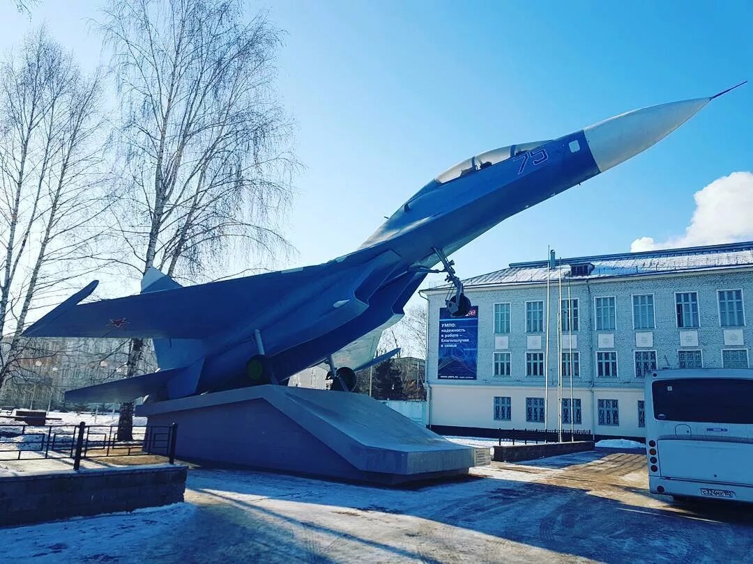 Умпо телефон отдела. УМПО самолет памятник. Самолет УМПО Уфа. ОДК УМПО самолет. Завод УМПО Уфа.