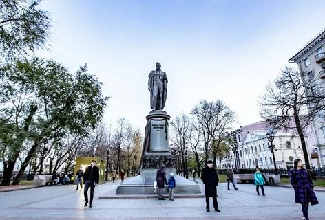 Памятник грибоедову