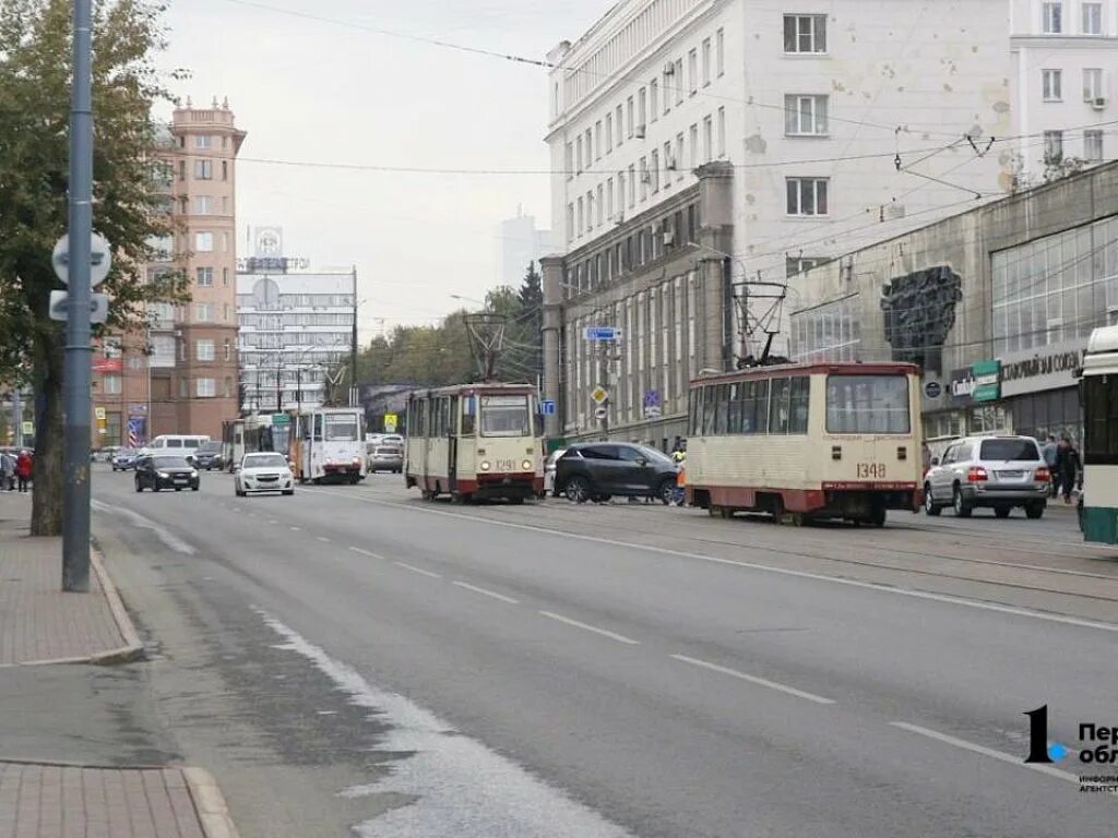 Остановиться в челябинске. Трамвай Челябинск 2171. Новый трамвай в Челябинске. Трамвайное движение по улице Борчанинова. Пермь.