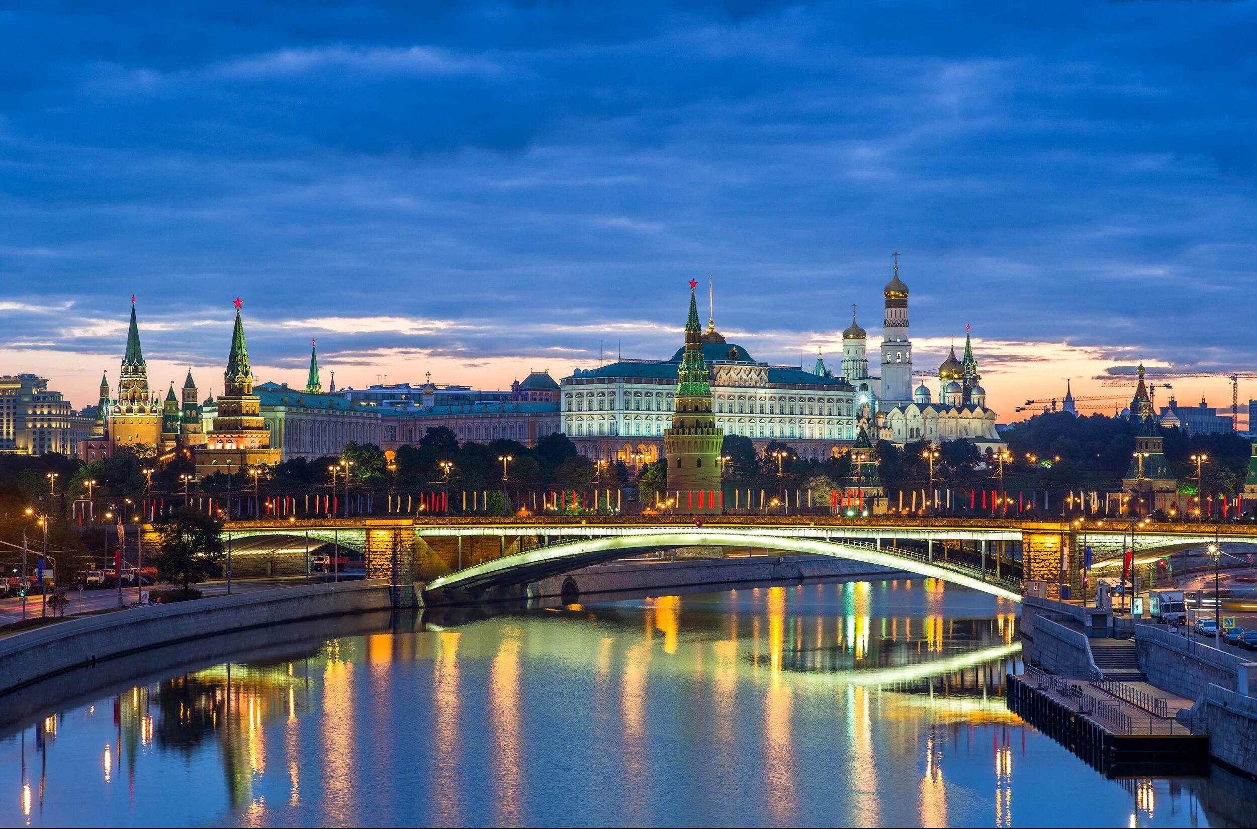 Город страна внутри страны. Москва. Кремлин Москва. Москва столица РФ. Кремль Санкт-Петербурга.