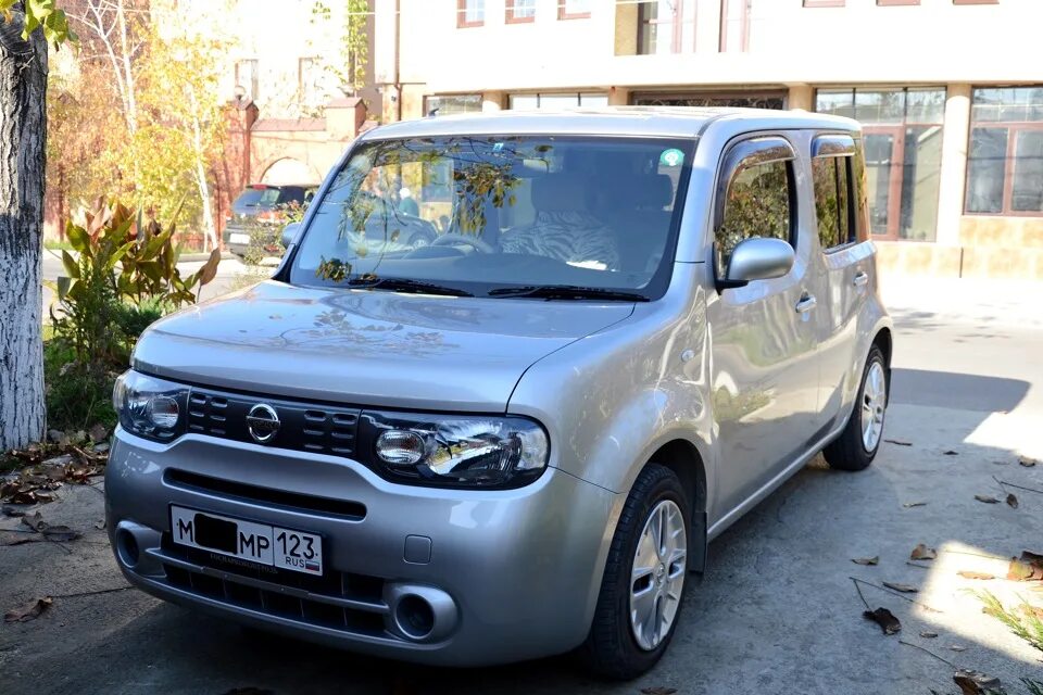 Ниссан куба отзывы. Nissan Cube 1.5. Nissan Cube 1,5l 2019. Ниссан куб 15-19 год. Nissan Cube III аккумуляторы.