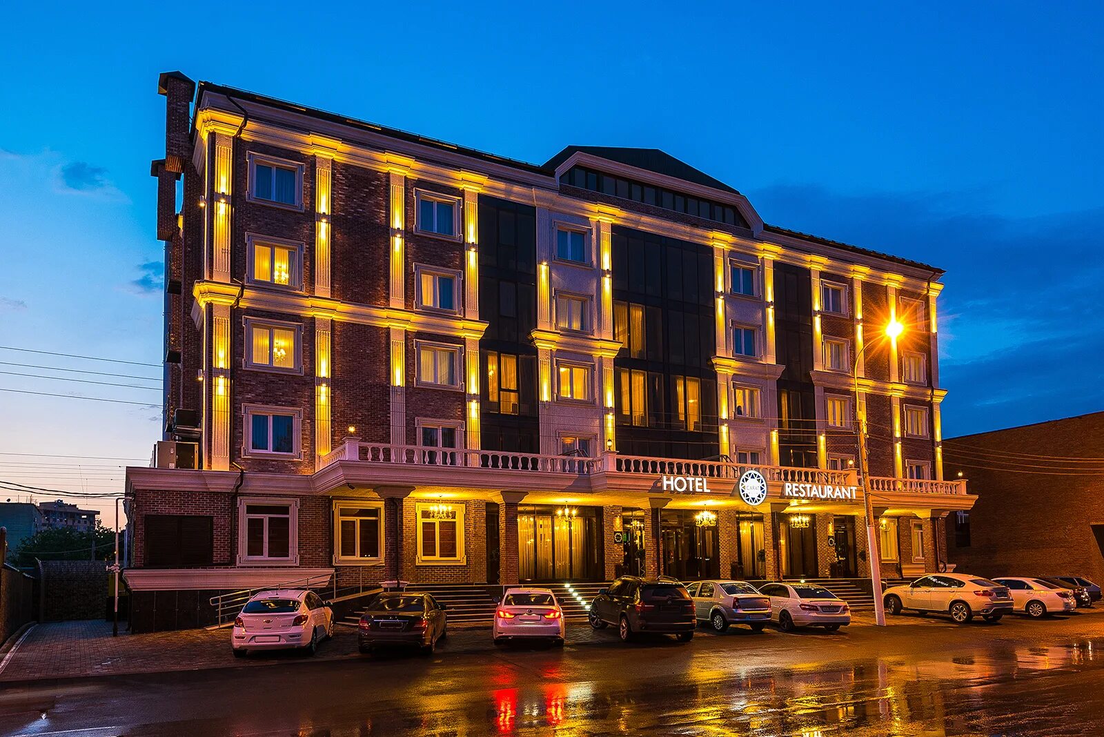 Бизнес отель краснодар. Конгресс холл краснодар отель. Двухкомнатный люкс. Отель «интурист-краснодар» краснодар. Отель конгресс краснодар гаврилова 1а.