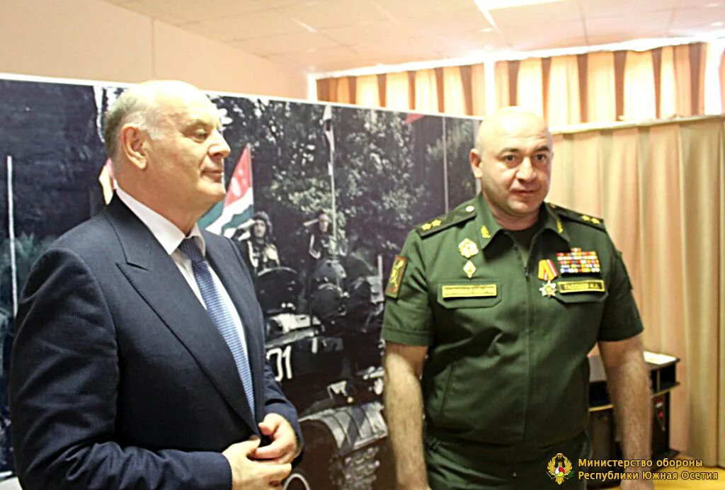 Министр обороны Абхазии. Осетия генерал