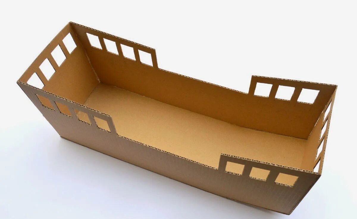 Парусник из картона. Кораблик из картонной коробки. Корабль из гофрокартона. Корабль из картона. Корабль из картона большой.