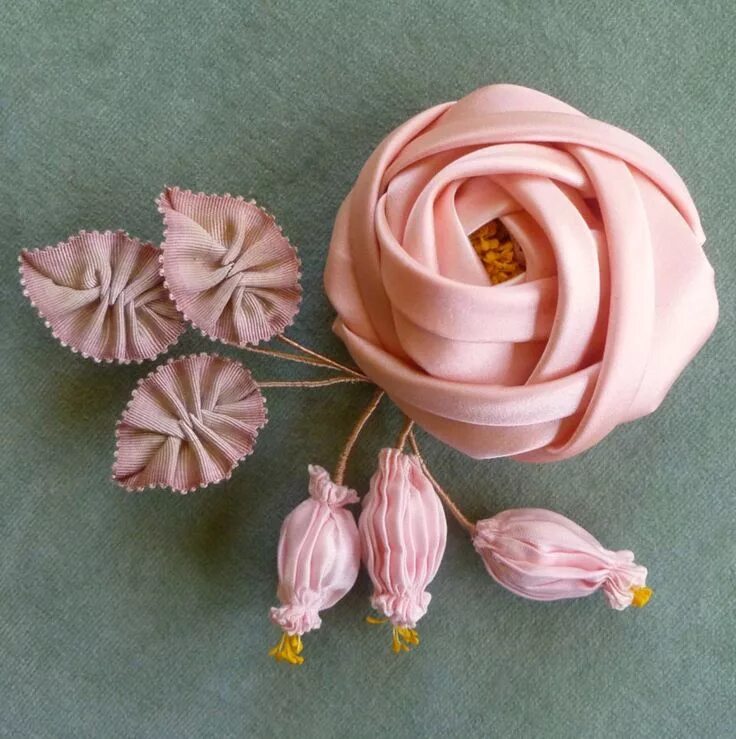 Техники цветов из ткани. Цветы из ткани. Объемные цветы из ткани. Цветы из лент. Цветы из шелковых лент.