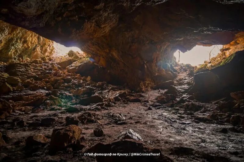 внутренность пещеры. пещера аман-кутан. пещера тоннель. сеть подземных пещер. пещера крубера в абхазии.