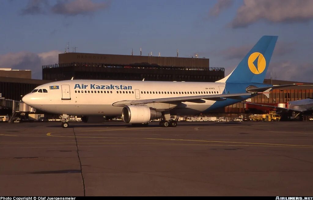 Айр казахстан. A310 Air Astana. Air Kazakhstan Flight. A 310 GLS заход. Air Kazakhstan 1990.