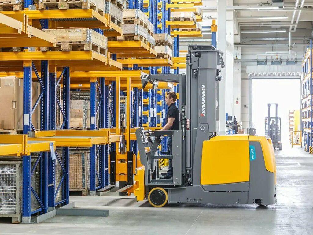 Книги по сельскому хозяйству. Учебник по технологии механизированных работ в растениеводстве. Механизация и автоматизация производства. Рабочий на заводе. Производство механизированных работ.