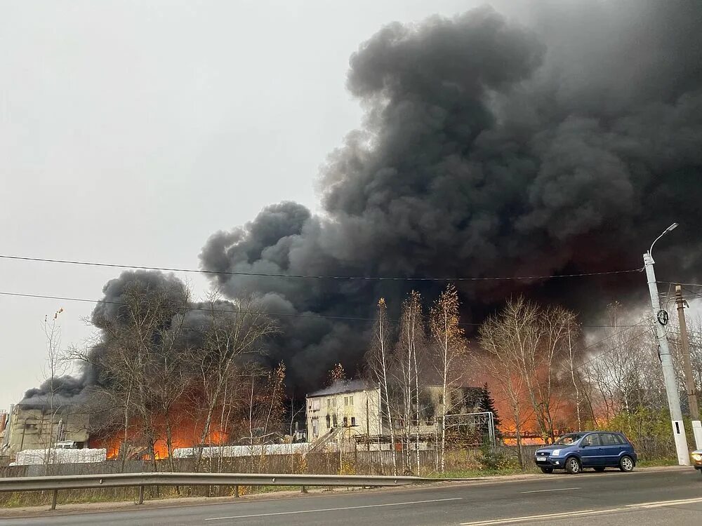 Квадроком Тверь пожар. Пожар в Твери сейчас. Пожар в Твери вчера. Пожар в Твери 7 июня. Где сгорел город