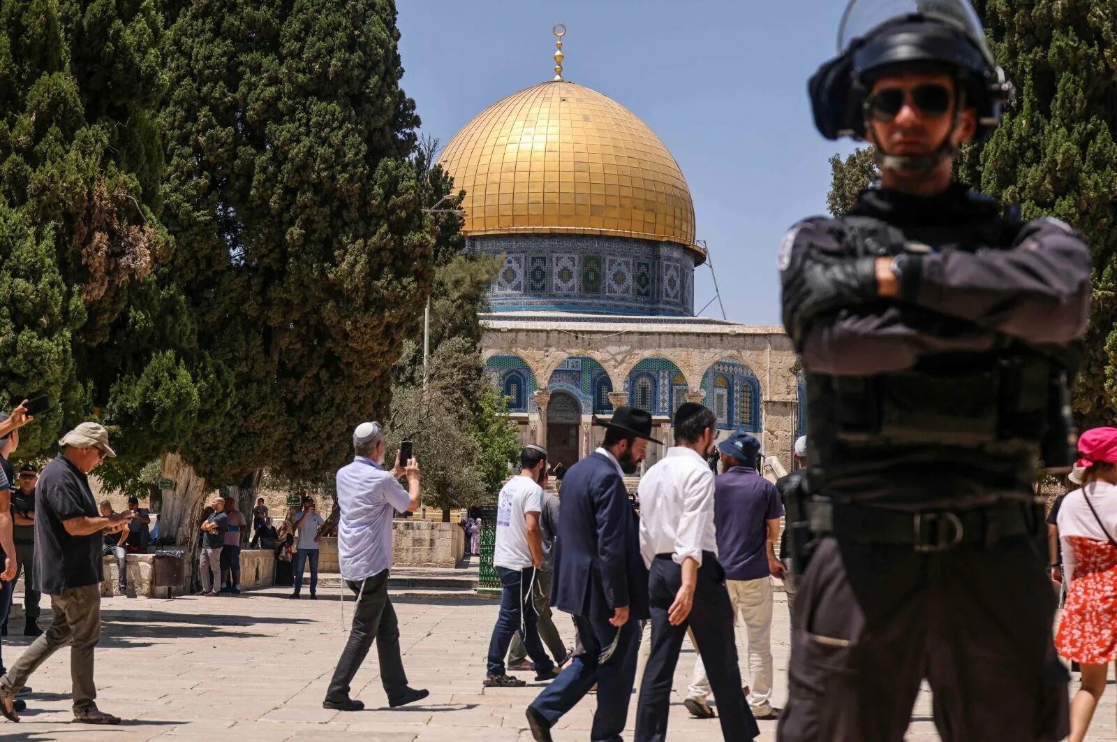 Аль раид. Аль акса в иерусалиме и девочка. israeli settlers raid al aqsa. al-aqsa mosque in the context. еврейки иерусалим.