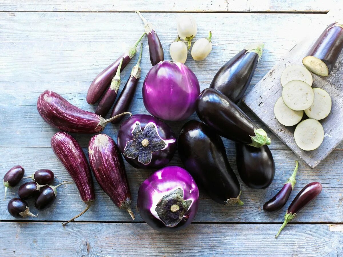 Баклажан это ягода или фрукт. Eggplant Aubergine разница. Необычные баклажаны. Красивый баклажан.