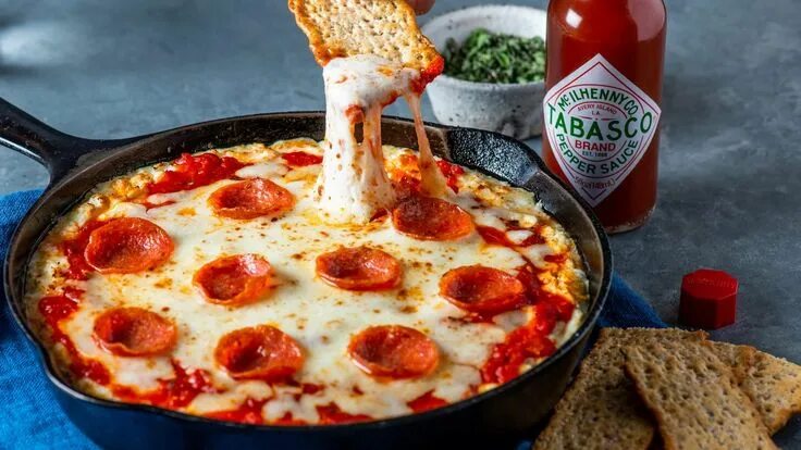 pizza with mozzarella Pizza sauce recipe, Pizza sauce homemade, Pizza recipes ho