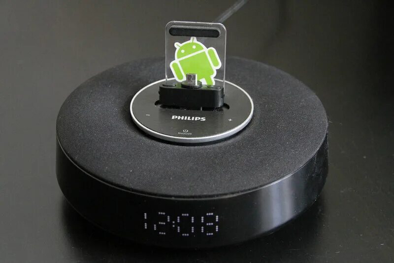 Блютуз док станция для телефона. Станция через bluetooth. Станция через bluetooth. Блютуз адаптер для телевизора самсунг. Подключись к колонке через блютуз.