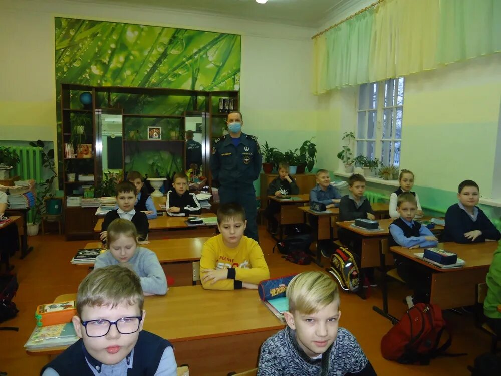 пучежский лицей. пучежская гимназия урок безопасности. мчс россии школьники. ивановская область. профилактические беседы с родителями состоящими на учете.