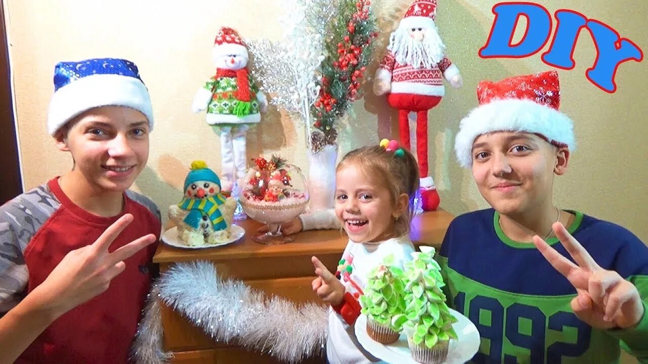 Литл настя новый год. My little настя новый год. плейдо снеговик и елка. 24 часа настя новый год украшали дома. my little nastya клип новый год.