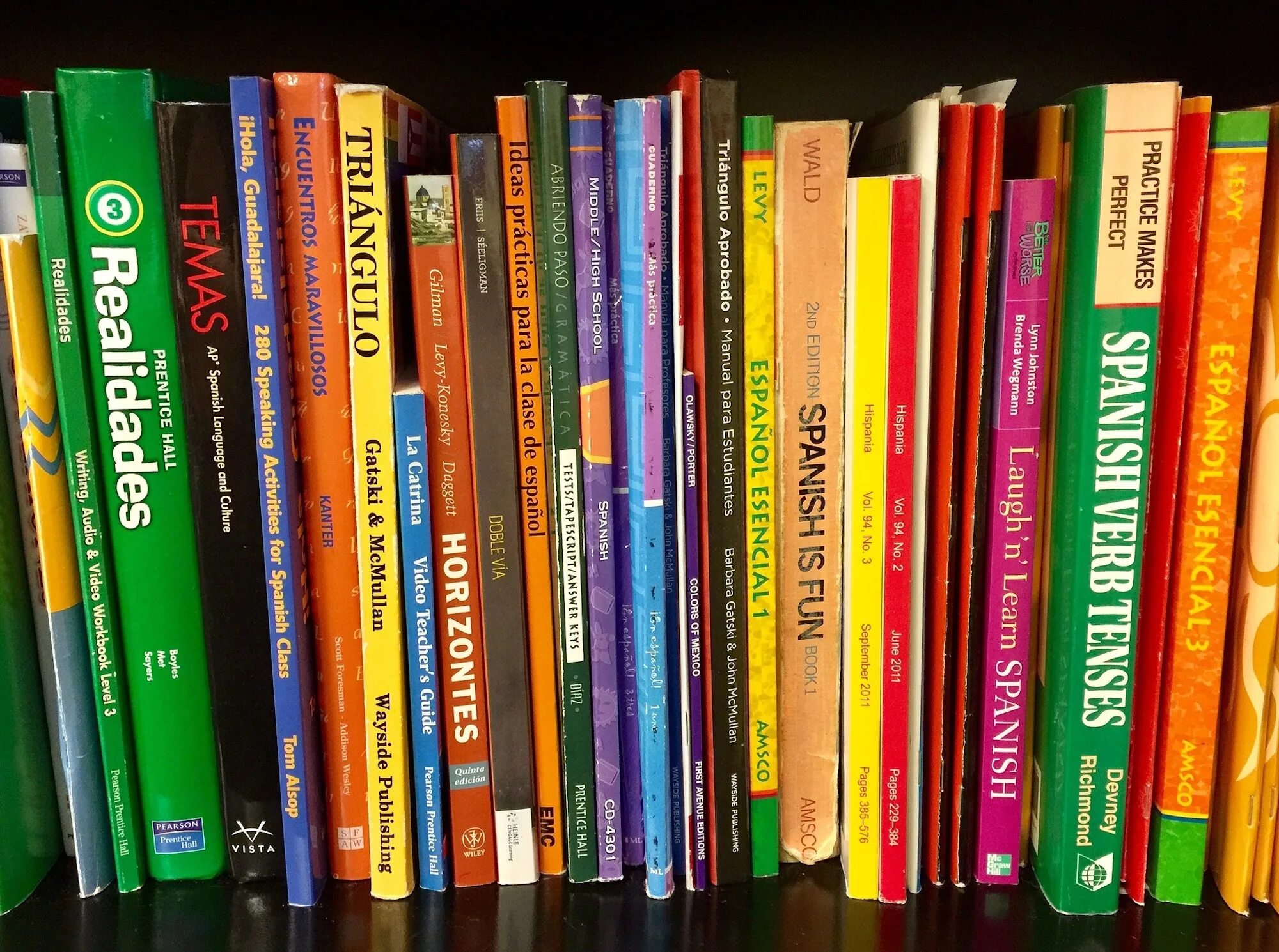 Книги учебники. Книга в школе. Школьные учебники. Школьные книги.