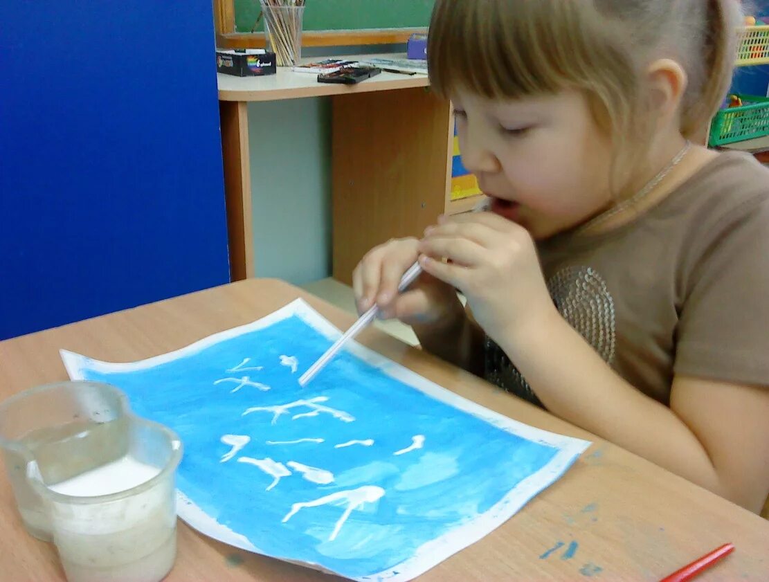 Рисование тема вода младшая. Нетрадиционное рисование в подготовительной группе. Нетрадиционные занятия по рисованию в подготовительной. Рисование водой для детей. Рисование вода средняя группа.