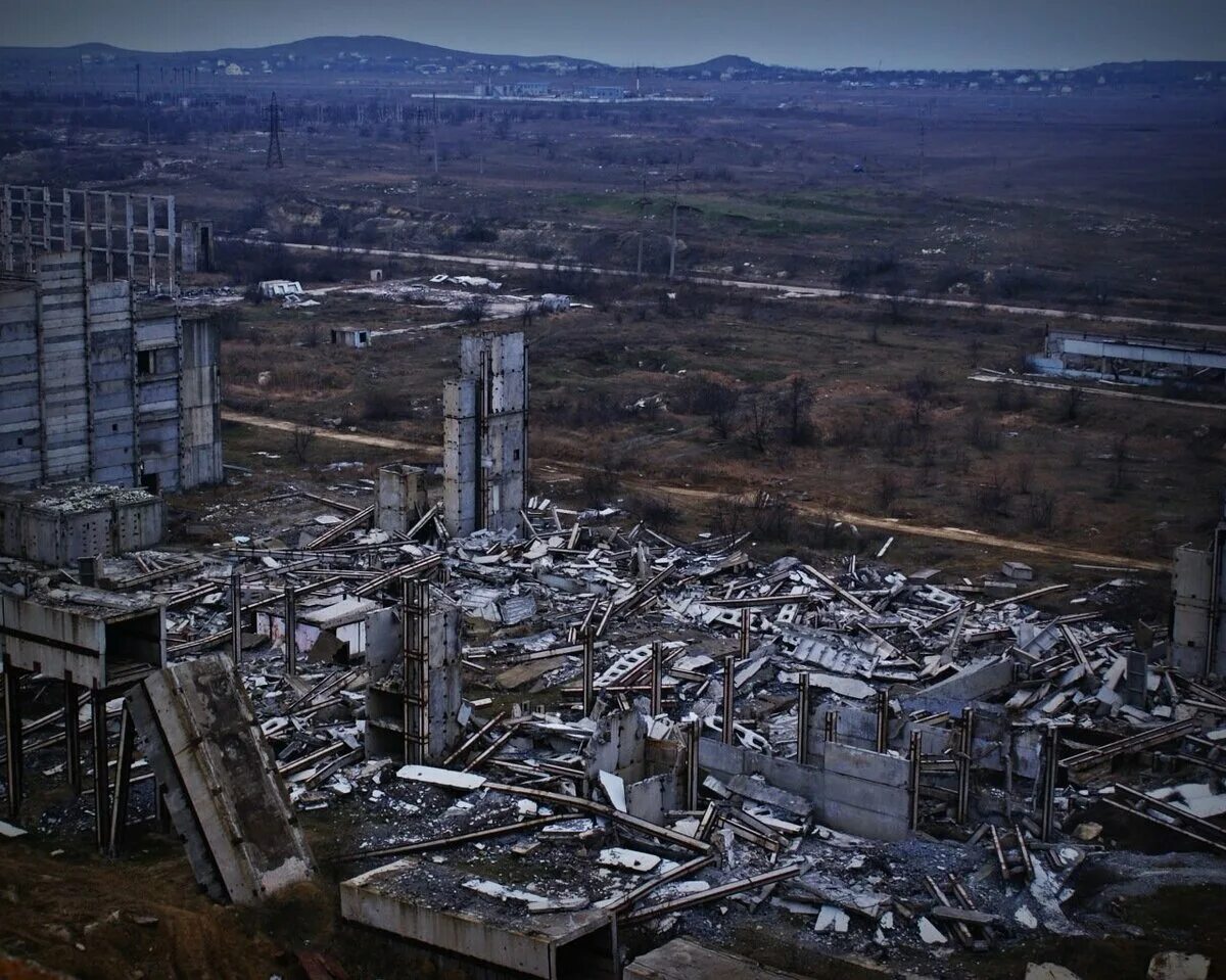 Сколько работала чернобыльская аэс после взрыва. Чернобыль 1986. Чернобыльская АЭС после взрыва. ЧАЭС катастрофа 1986. Припять 26 апреля 1986.