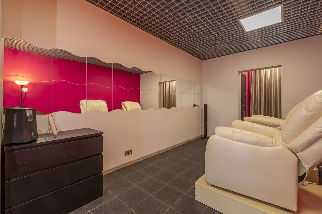 звукоизоляция музыкальной студии. музыкальные инструменты репбаза. помещение для звукозаписи. креативный интерьер. мастерская красоты зефир.