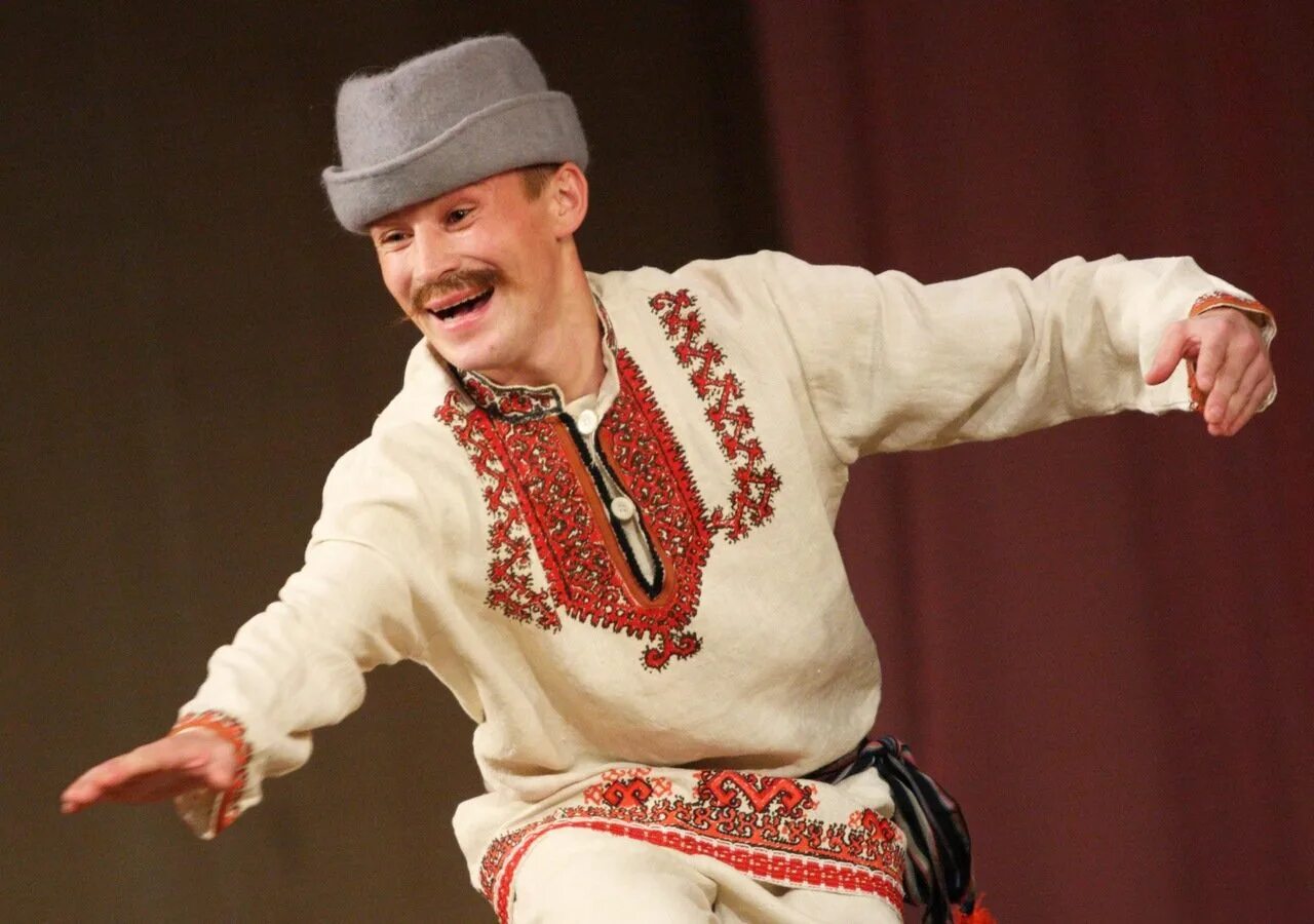 Народные танцы марий эл. Эрвел марий ансамбль. Марийская танцевальная музыка. Первые солисты ансамбля танца марий эл. Ансамбль танца марий эл.