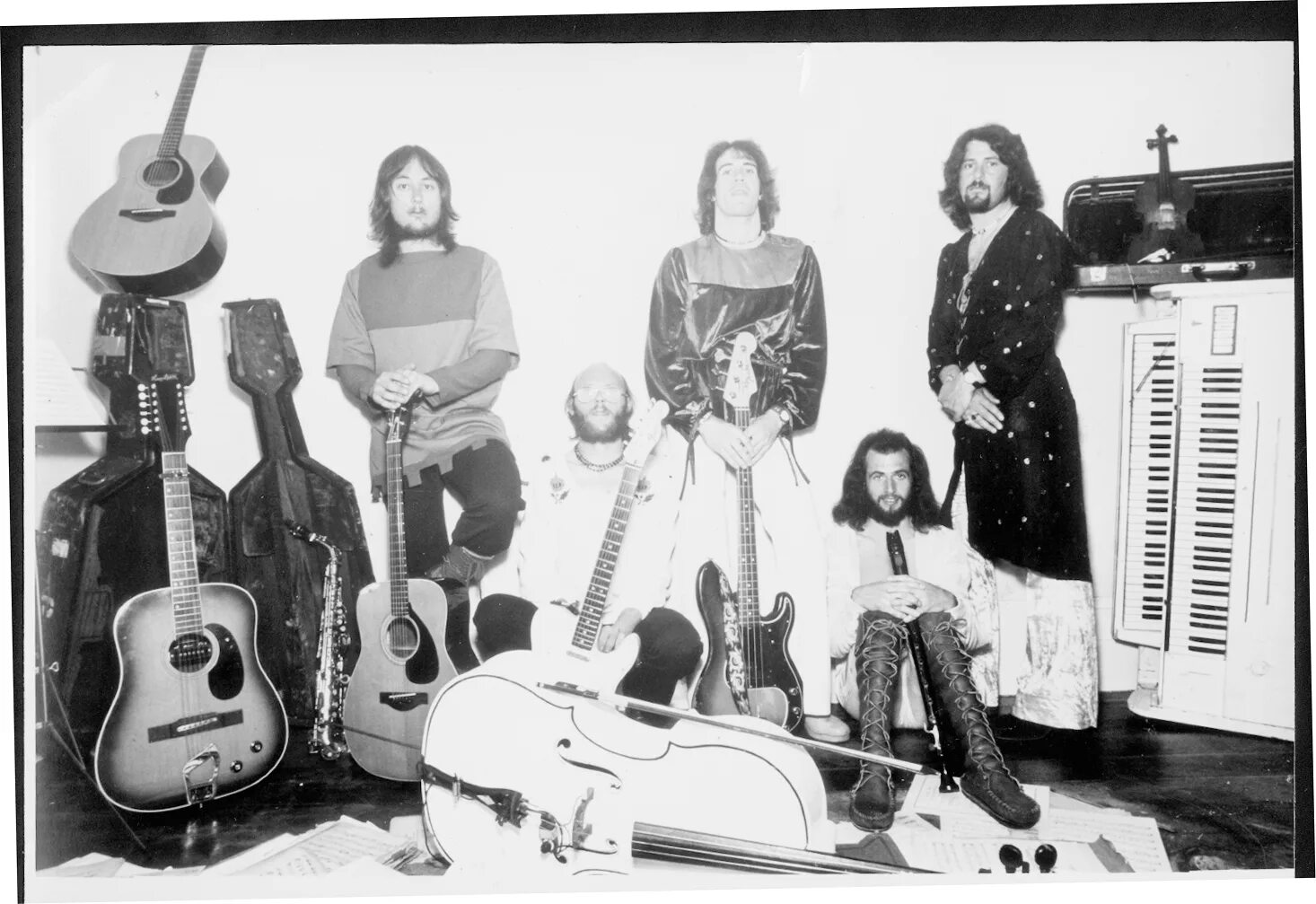 Playing fool. Группа gentle giant. Gentle giant 1971. Gentle giant acquiring the taste 1971. Gentle giant "three friends".