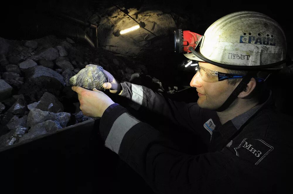 Оао агк рудник чебачье. Горняк руд. Рудник октябрьский норильск. Рудник комсомольский норильск. Березовский рудник.