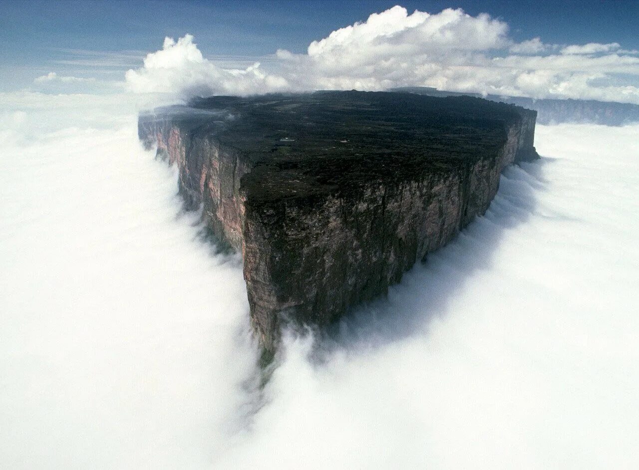 Самый большой конец в мире. Гора Рорайма, Южная Америка. Венесуэла плато Рорайма. Гора Рорайма Бразилия. Гора Рорайма Гайана.