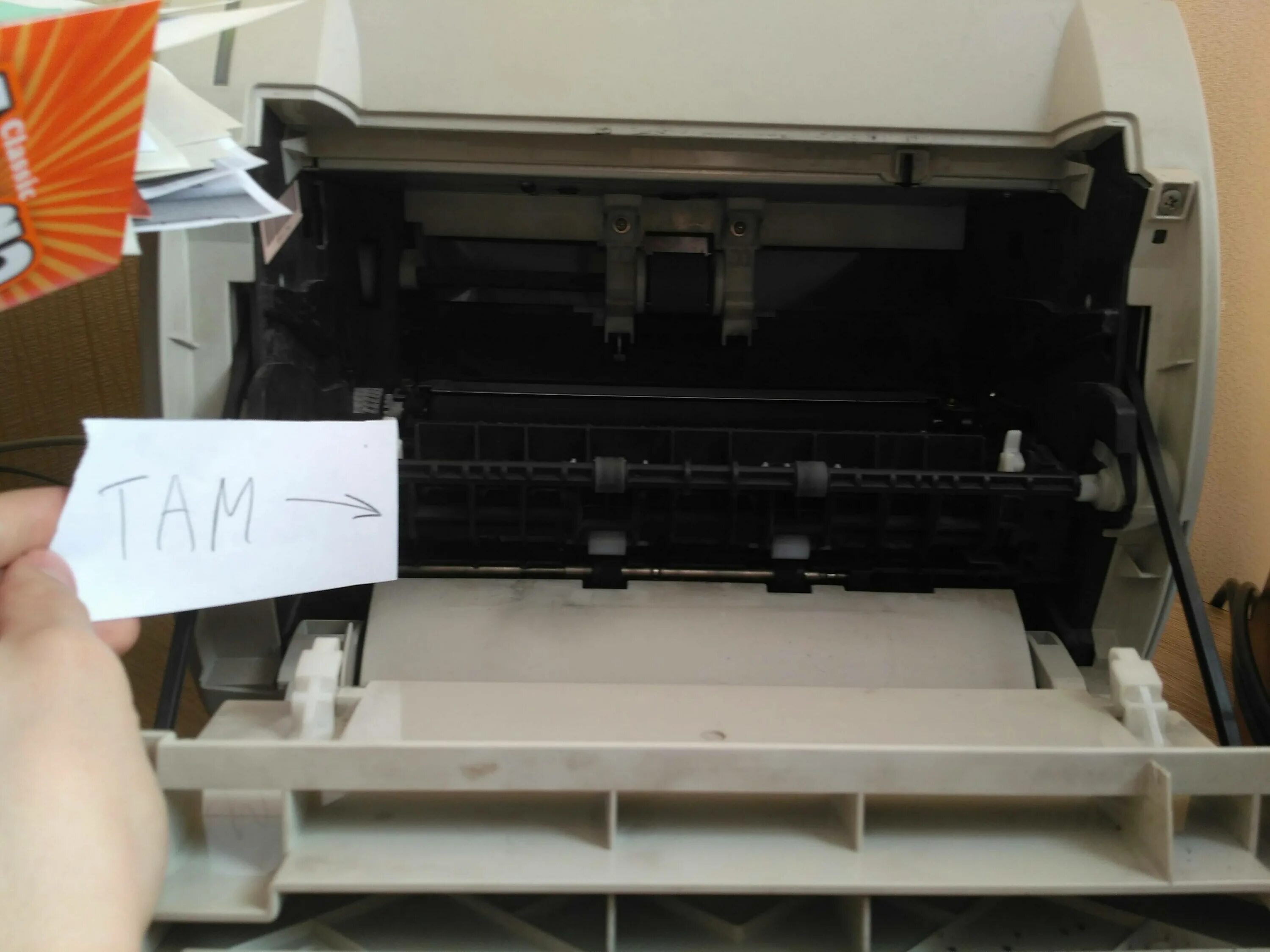 Почему принтер жует. Epson принтер замятие бумаги. в принтере кэнон застряла бумага.