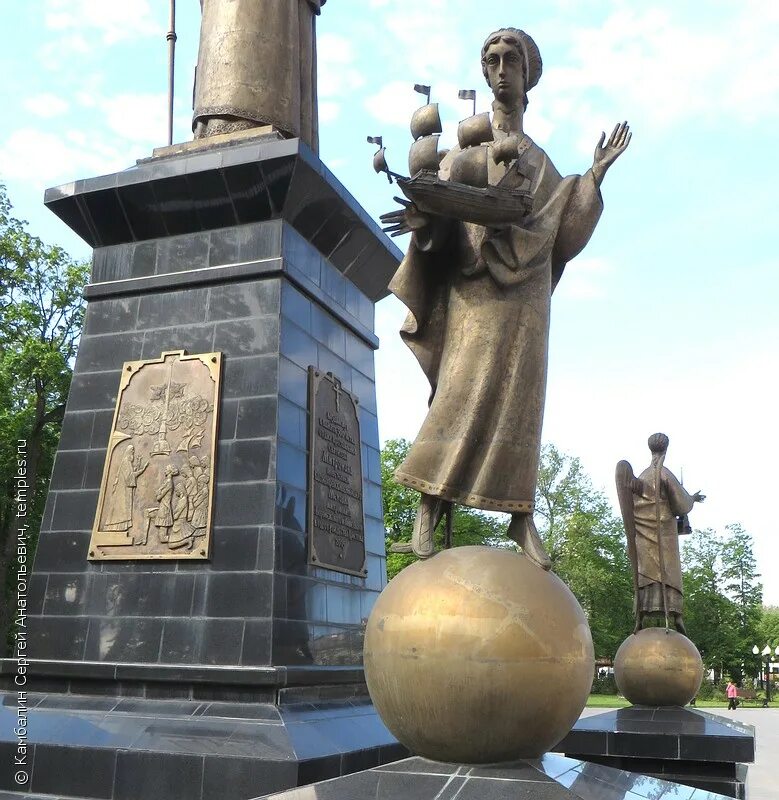 Памятник святителю митрофану в воронеже. Памятник митрофану воронежскому в воронеже. Памятник петру и митрофану воронеж. Памятник святителю митрофану в воронеже. Памятник святителю митрофану воронежскому.