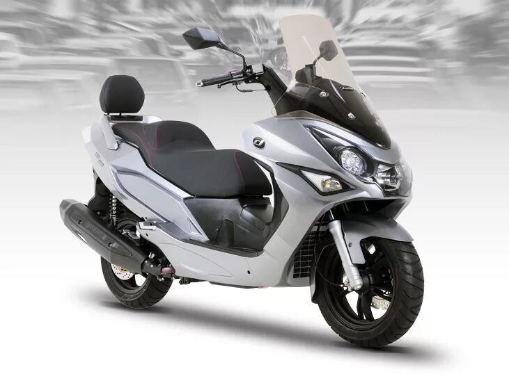 Скутеры категории б. Скутер Daelim 125. Daelim s2 250. Корейский скутер SYM 150. Kymco 200 максискутер.